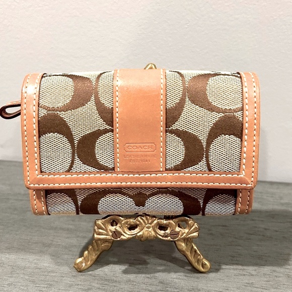 Coach Handbags - 🏷️ - Coach wallet- EUC
